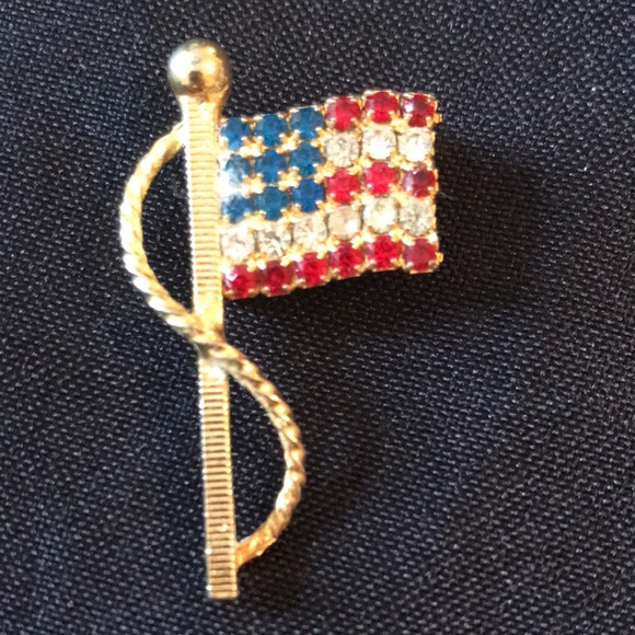 Vintage rhinestone American 🇺🇸 flag brooch - Picture 2 of 4